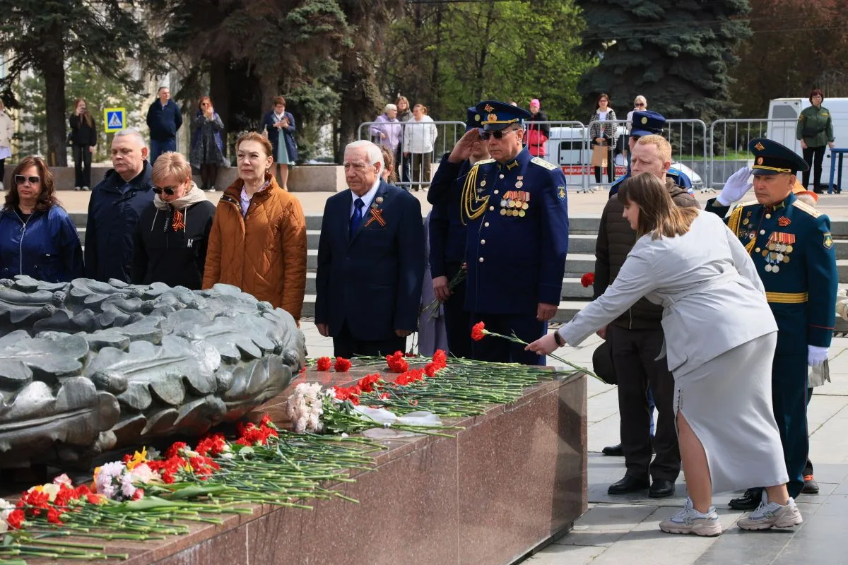  В южноуральском селе зажегся обновленный Вечный огонь