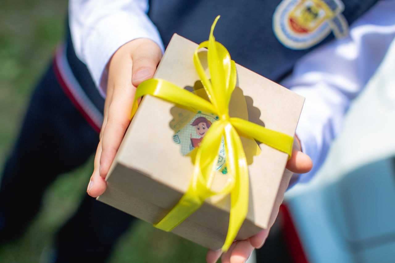 Назван средний чек на подарок ко Дню учителя в Челябинске