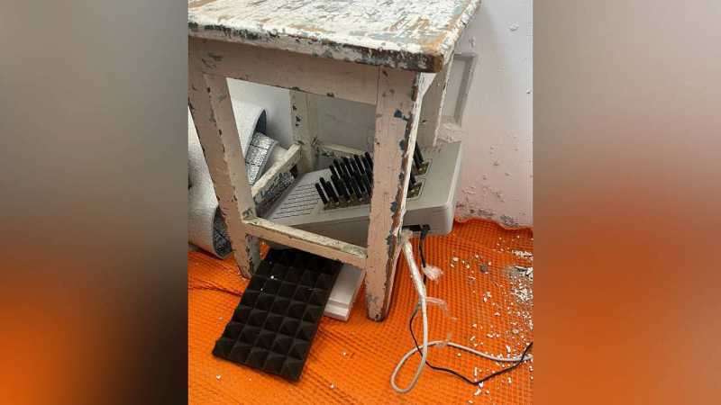 Челябинец у себя в ванной организовал узел связи для телефонных мошенников