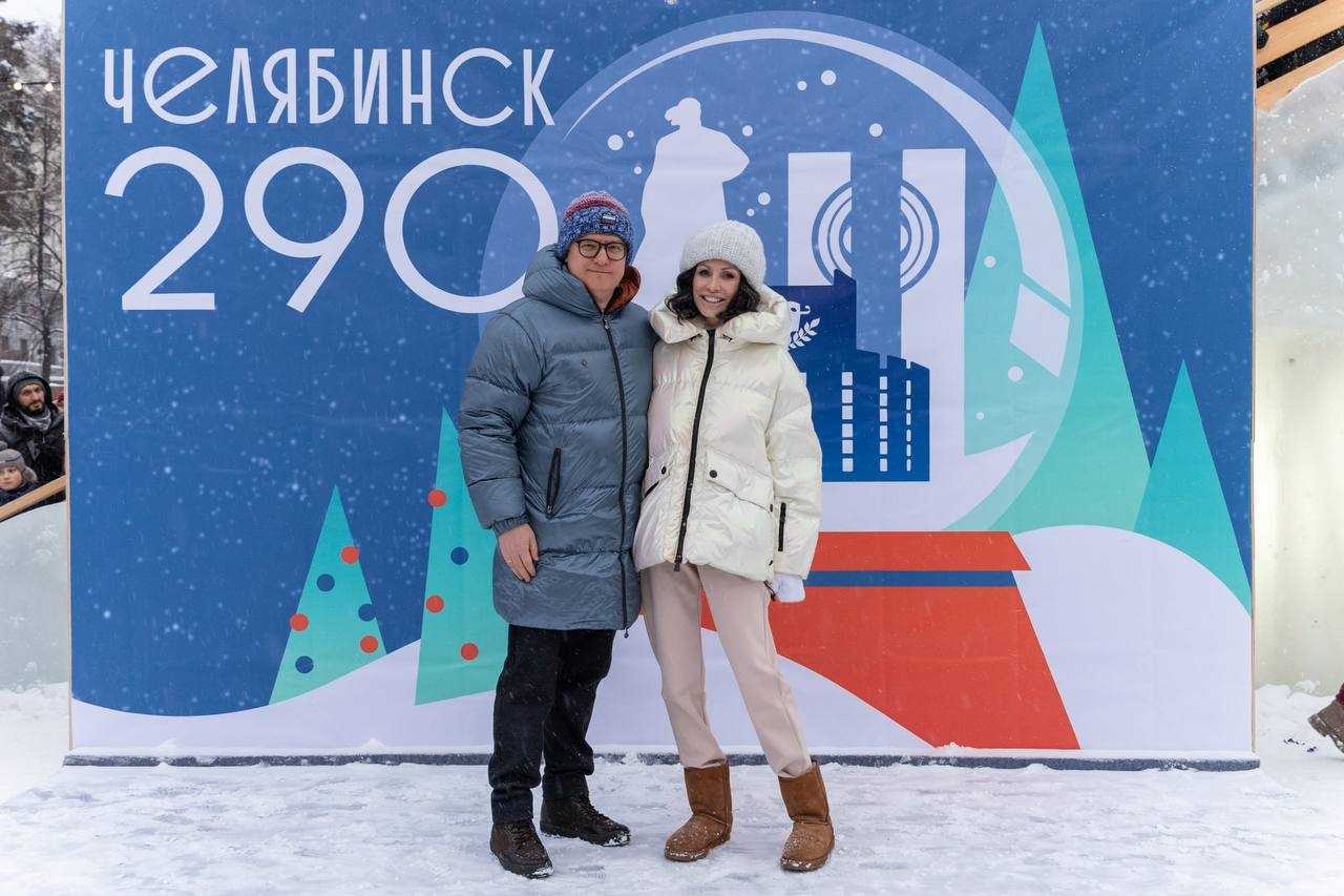 Губернатор Алексей Текслер с супругой оценили красоту ледового городка в Челябинске