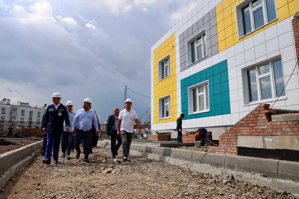 Участники программы «Герои Южного Урала» проинспектировали ход строительства детсада в Магнитогорске