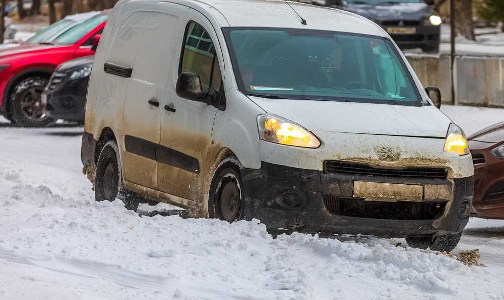 На дорогах Курганской области возможны ЧС из-за надвигающегося снегопада