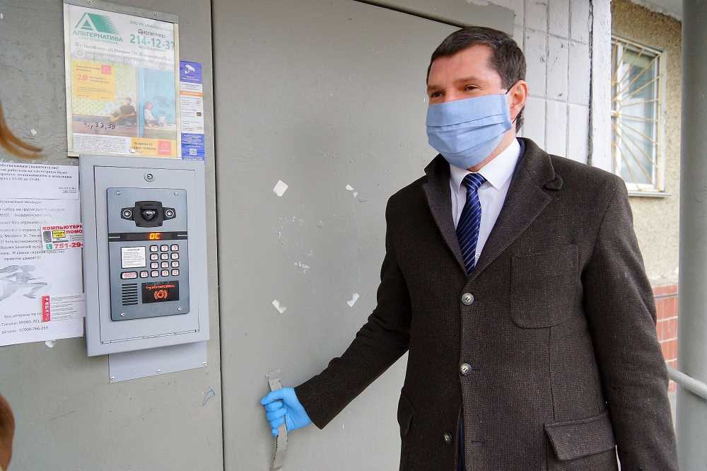 Власти решили разобраться со спекулянтами, торгующими медицинскими масками