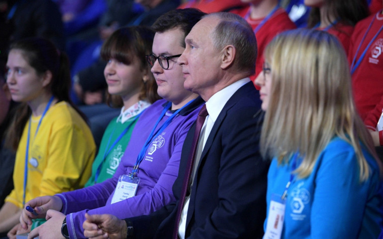 Эксперт считает, что необходимо давать больше информации об организации "Российское движение школьников"