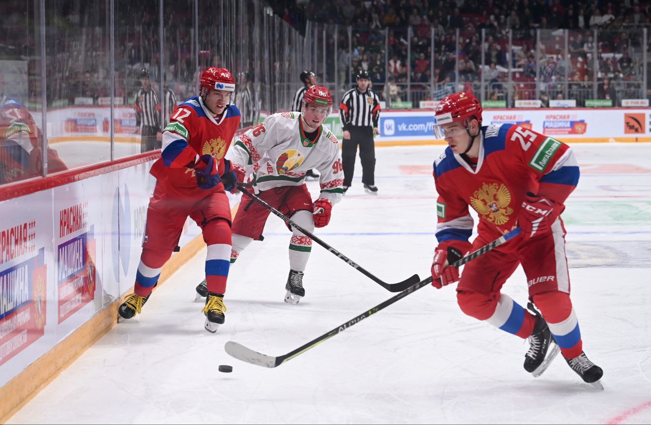 Сборная России по хоккею нанесла окончательное поражение соперникам из Белоруссии