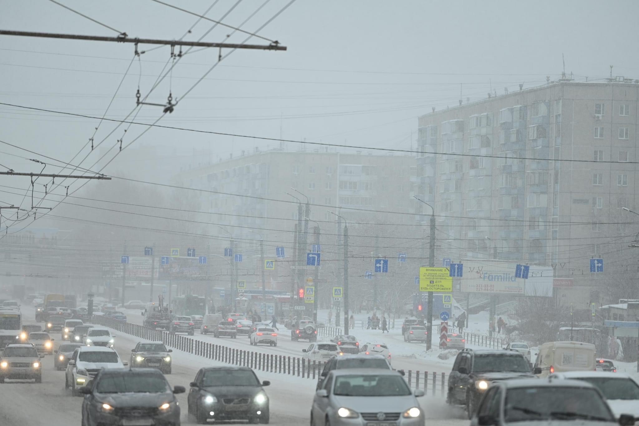 Из-за снегопада в Челябинской области сохраняется плохая видимость на дорогах 