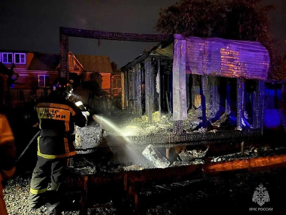 Ночной пожар в бане под Челябинском унёс жизнь мужчины