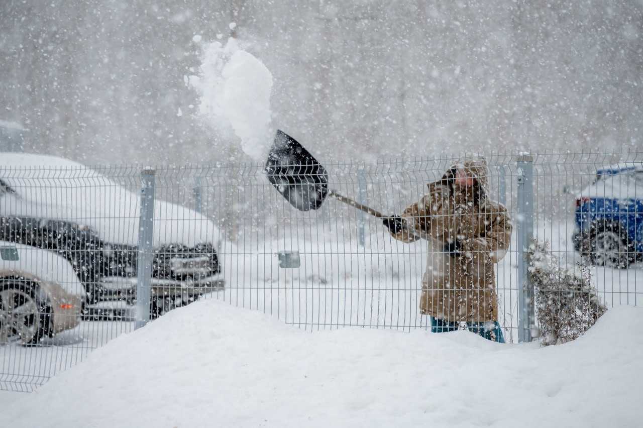 Из-за снегопада в челябинских школах отменили занятия