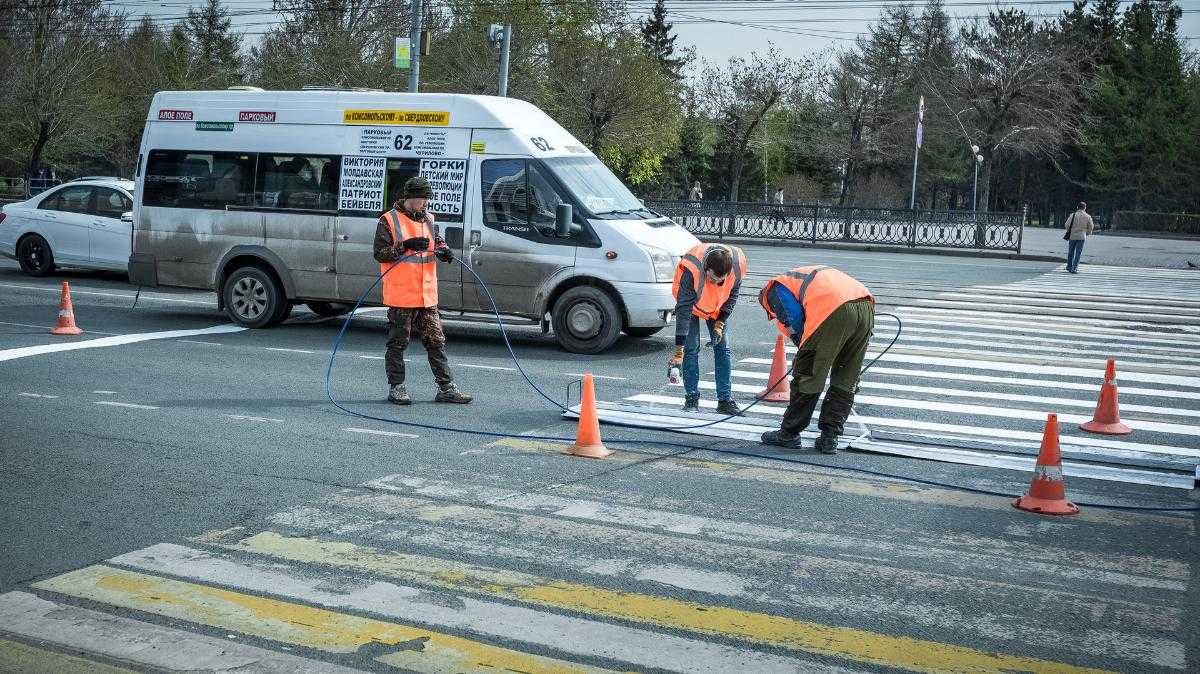 На Южном Урале активно обновляют дорожную разметку 