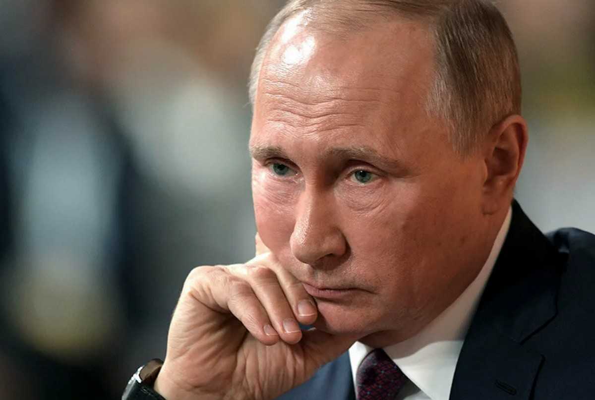 Решение об ограничительных мерах Путин возложил на глав регионов