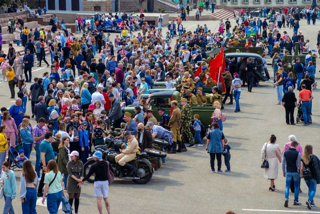 Тысячи челябинцев побывали на выставке военной техники в центре города