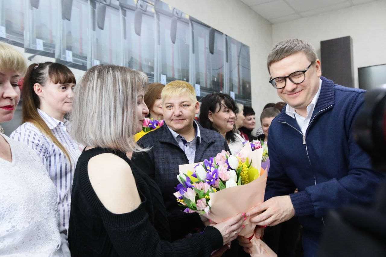 Губернатор Алексей Текслер поздравил жительниц Южного Урала с 8 марта