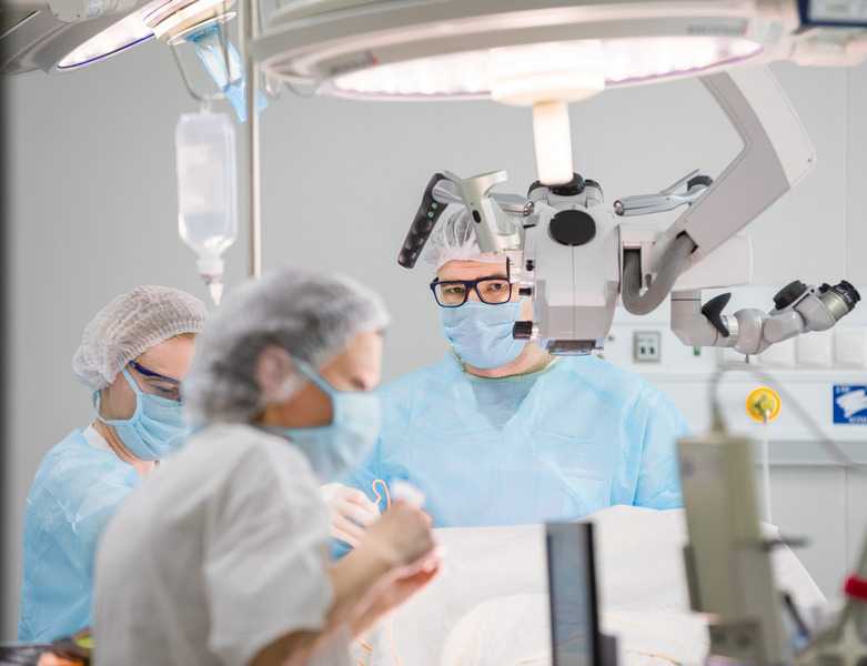 Челябинские хирурги удалили огромную опухоль из глаза младенца