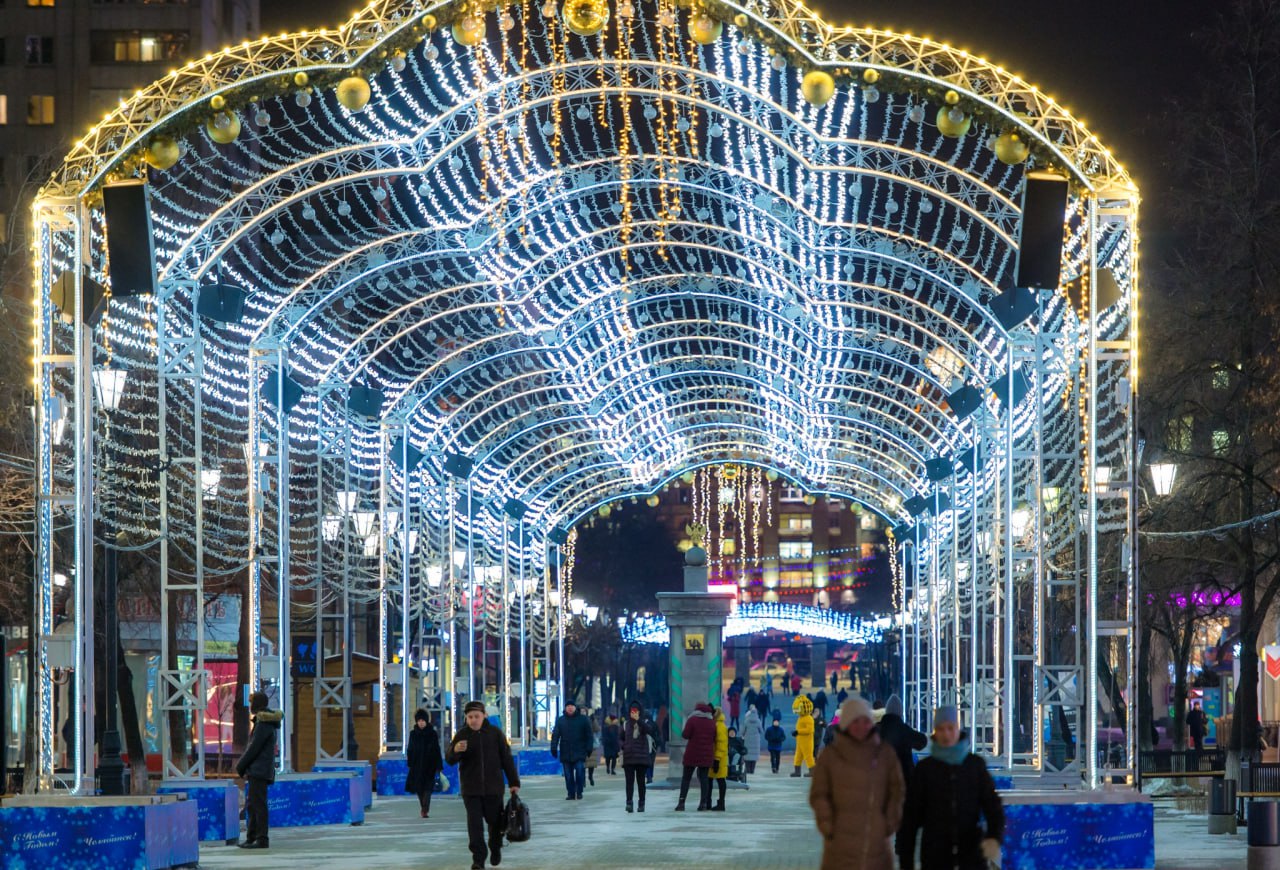 До конца этой недели в Челябинске начнет работать новогодняя подсветка