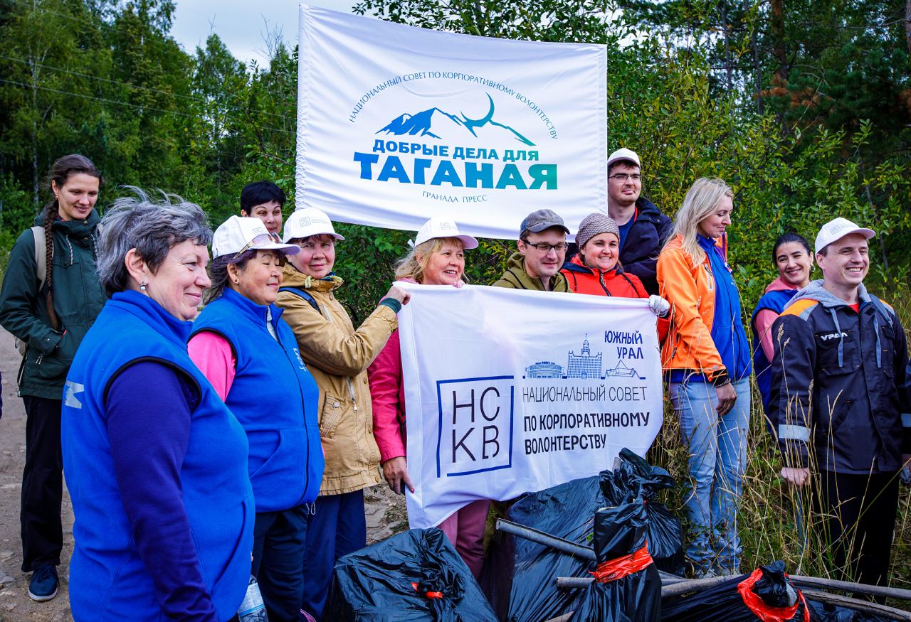 Волонтеры провели экологическую акцию на Александровской сопке