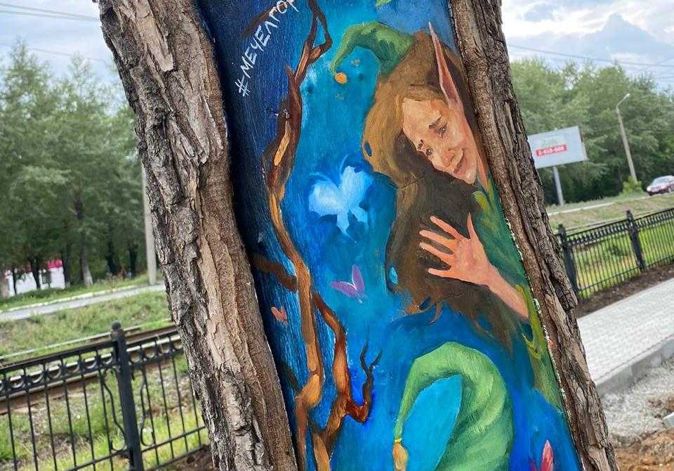 На челябинских деревьях появились сказочные граффити