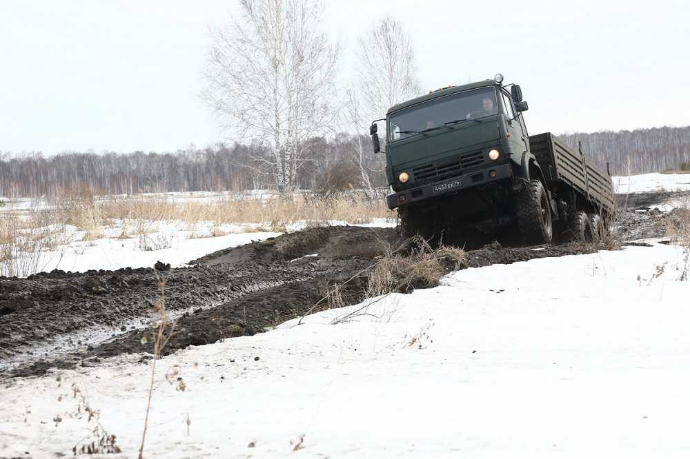 Военных водителей в Челябинской области бросили в экстремальные условия