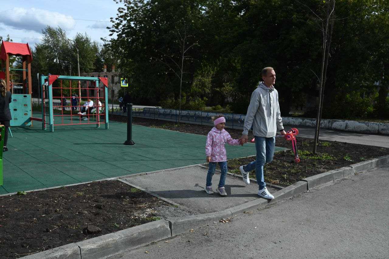 Глава района дал инструкцию челябинцам, как добиться ремонта своего двора