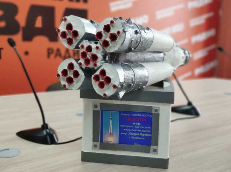 Челябинский умелец создал модель ракеты из картона и жести