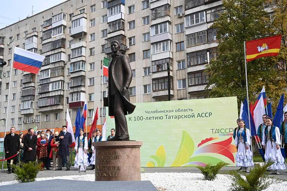 В Челябинске открыли памятник поэту Габдулле Тукаю