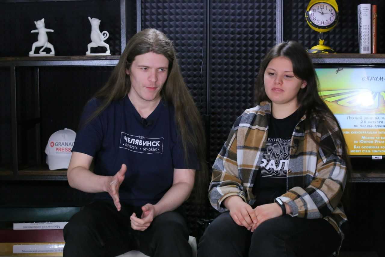 Челябинская команда КВН пробивается на сцену к Маслякову