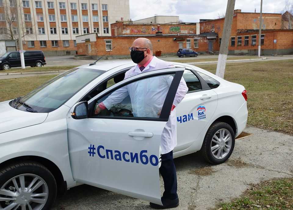 Челябинские «единороссы» купили медикам два автомобиля