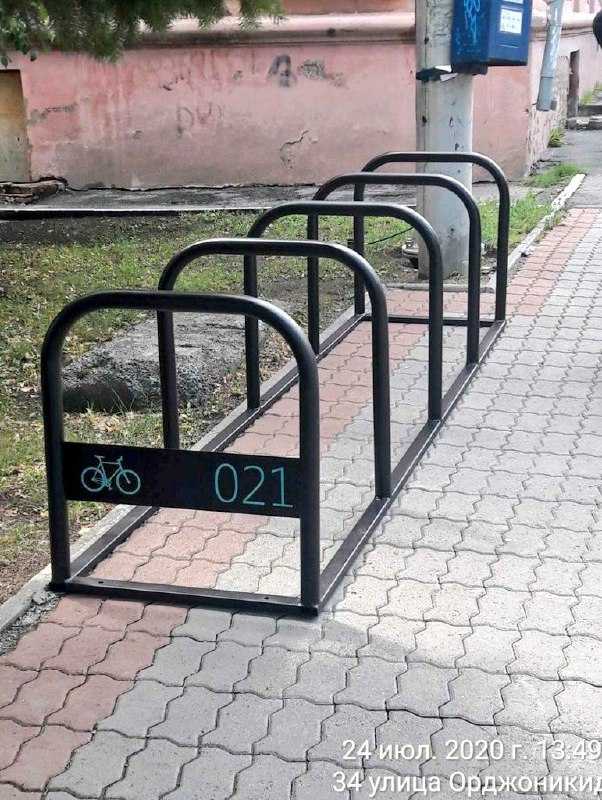 В Челябинске появились современные велопарковки