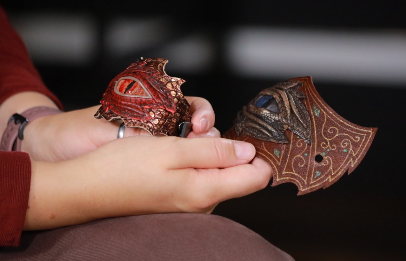 Магические браслеты челябинских мастеров умеют предупреждать об опасности