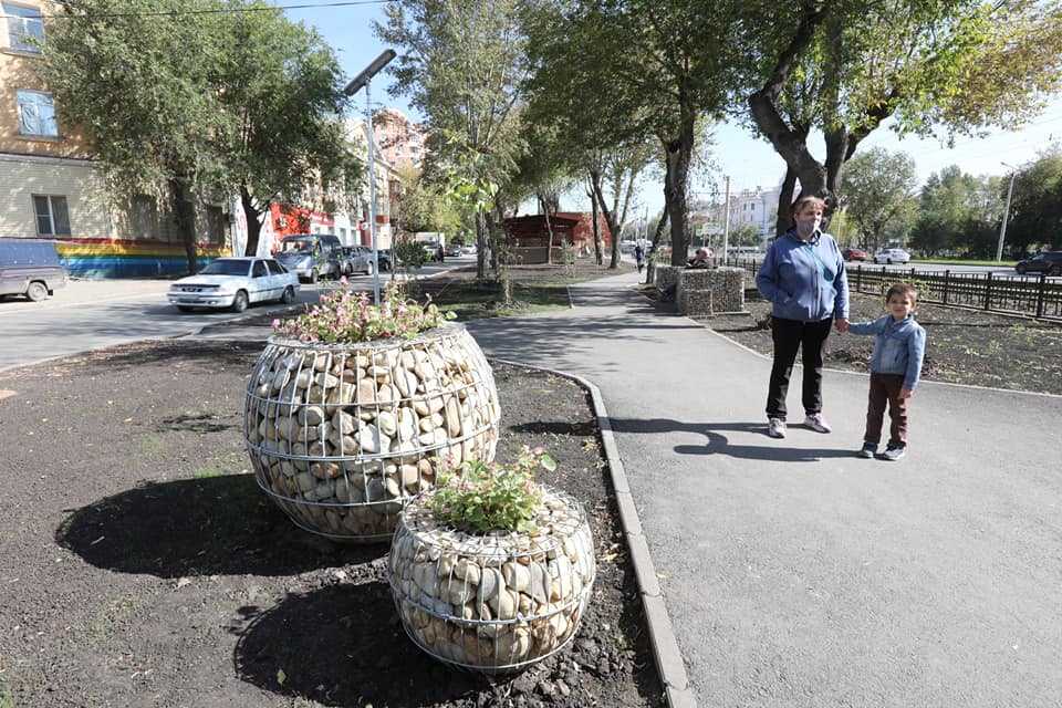 В Челябинске назвали дату завершения ремонта дворов и скверов