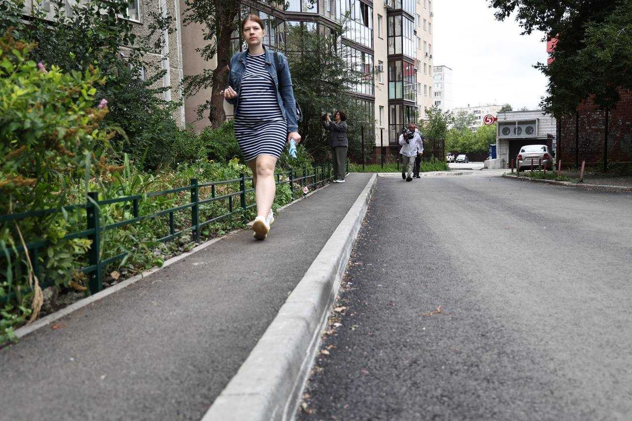 В Челябинске продолжается ремонт дорог внутри кварталов и во дворах