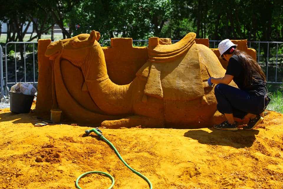 Мастера мирового уровня создали уникальные песочные скульптуры для Челябинска