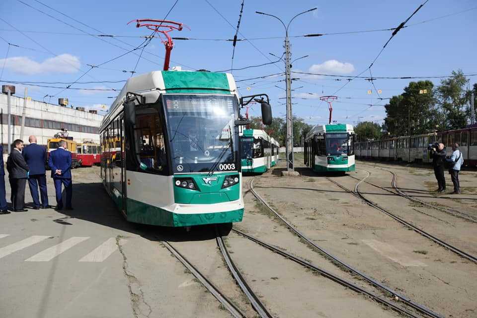 Неизвестные вандалы изгадили новые челябинские трамваи