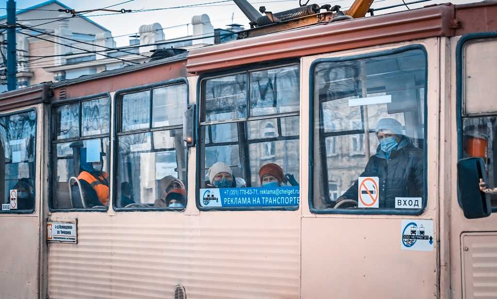 В Магнитогорске пассажир трамвая открыл стрельбу по подросткам