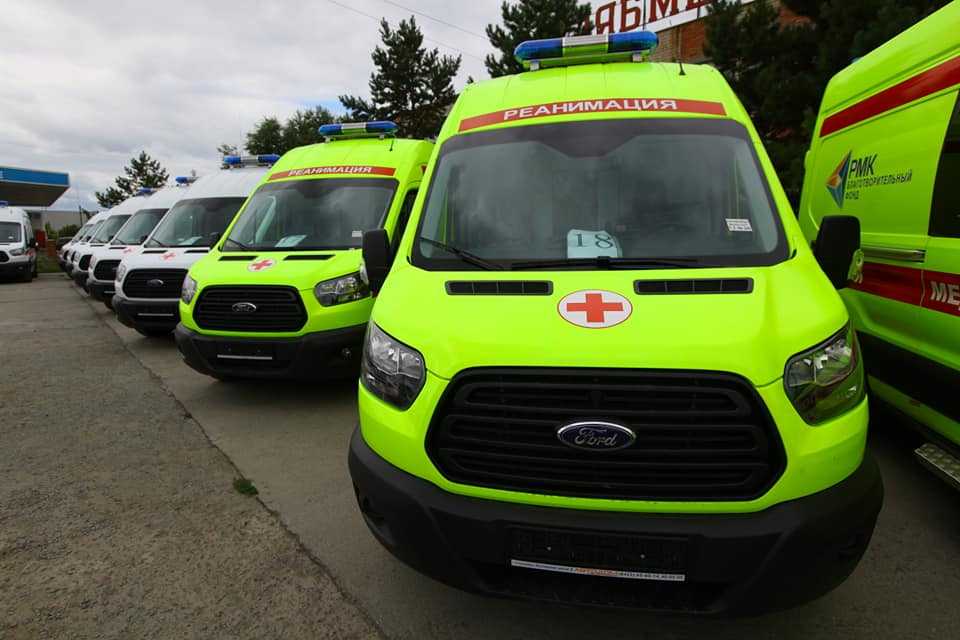 Челябинские медики получили машины скорой помощи от РМК