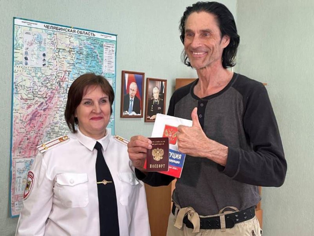 Детский писатель из Америки Брэндон Тейлор получил российское гражданство