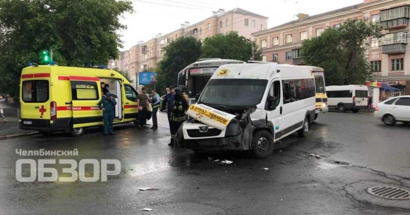 В Челябинске в массовой аварии пострадали три женщины и ребенок