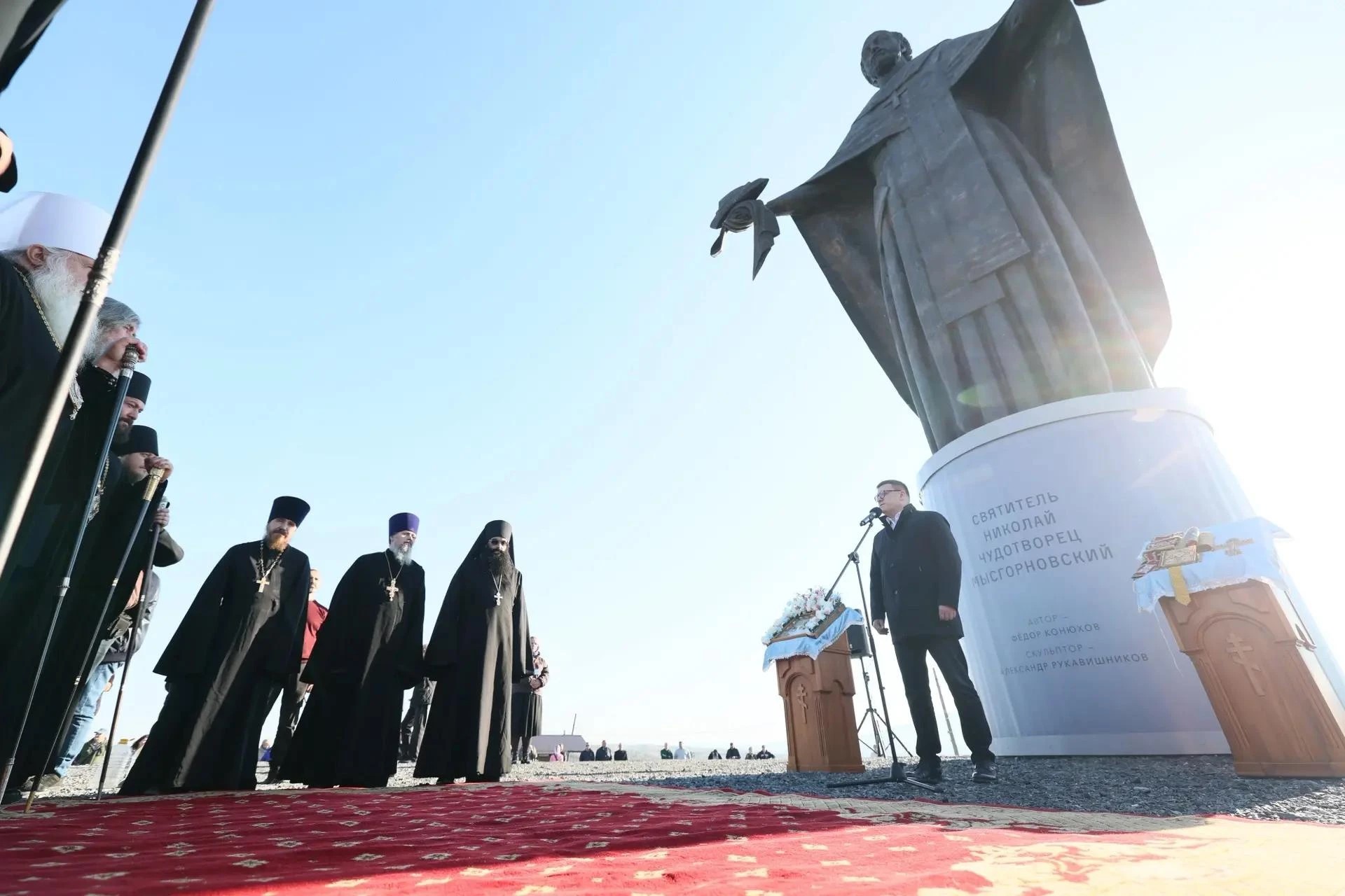 В Сатке торжественно открыли монумент Николаю Чудотворцу