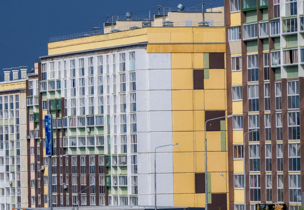 В Челябинске разбилась школьница, выпав из окна высотного дома