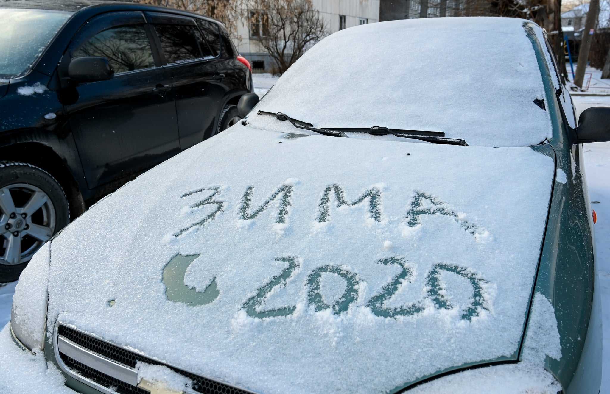 Двести кубометров снега вывезли с улиц Челябинска