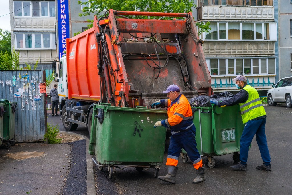 В Челябинске будут чаще вывозить крупный мусор с контейнерных площадок |  24.07.2023 | Челябинск - БезФормата