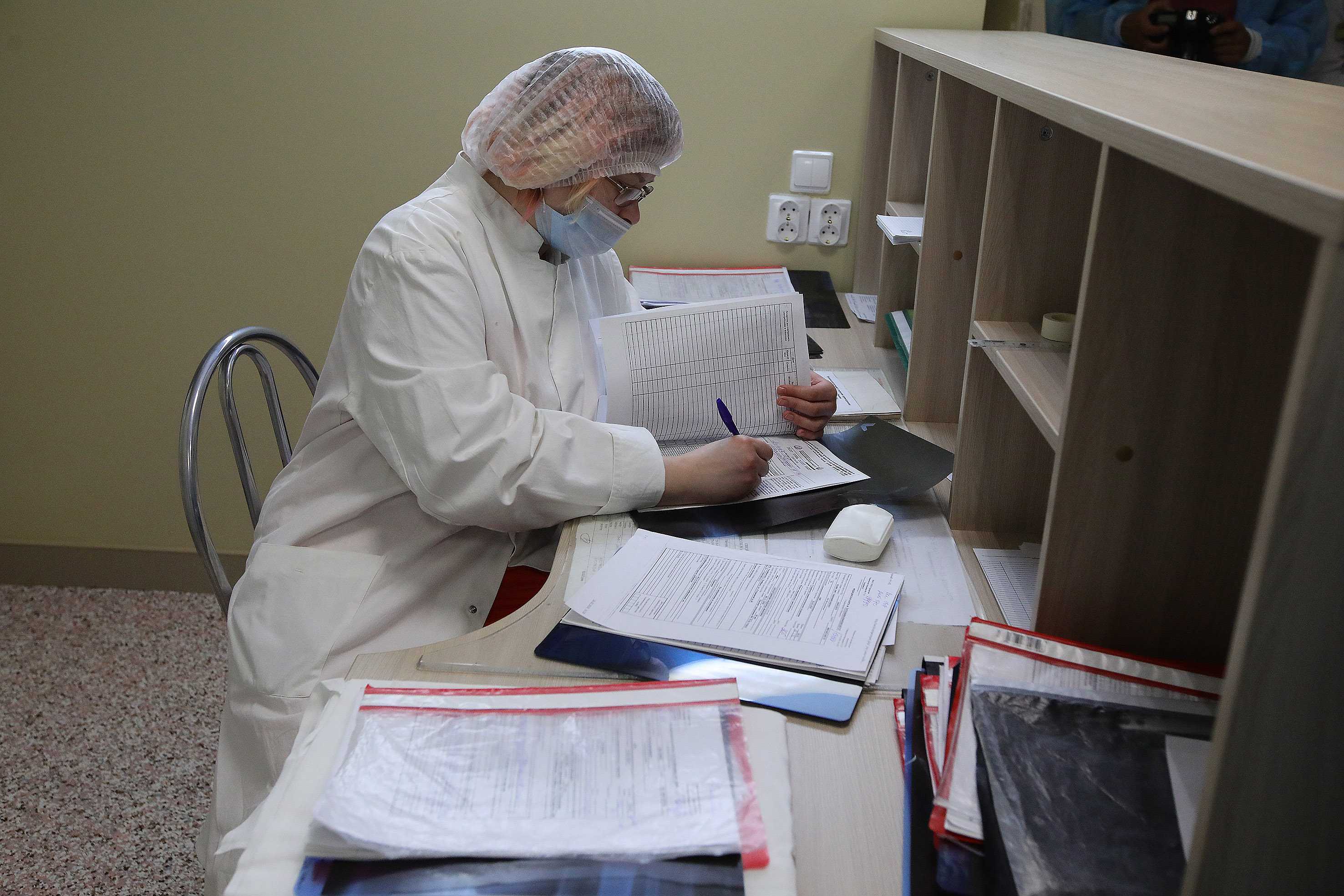 Сколько медиков на Южном Урале получат премии за работу во время пандемии