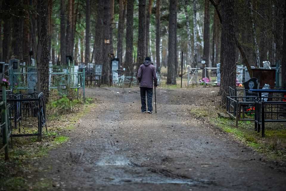 В Челябинске началась консервация Лесного кладбища