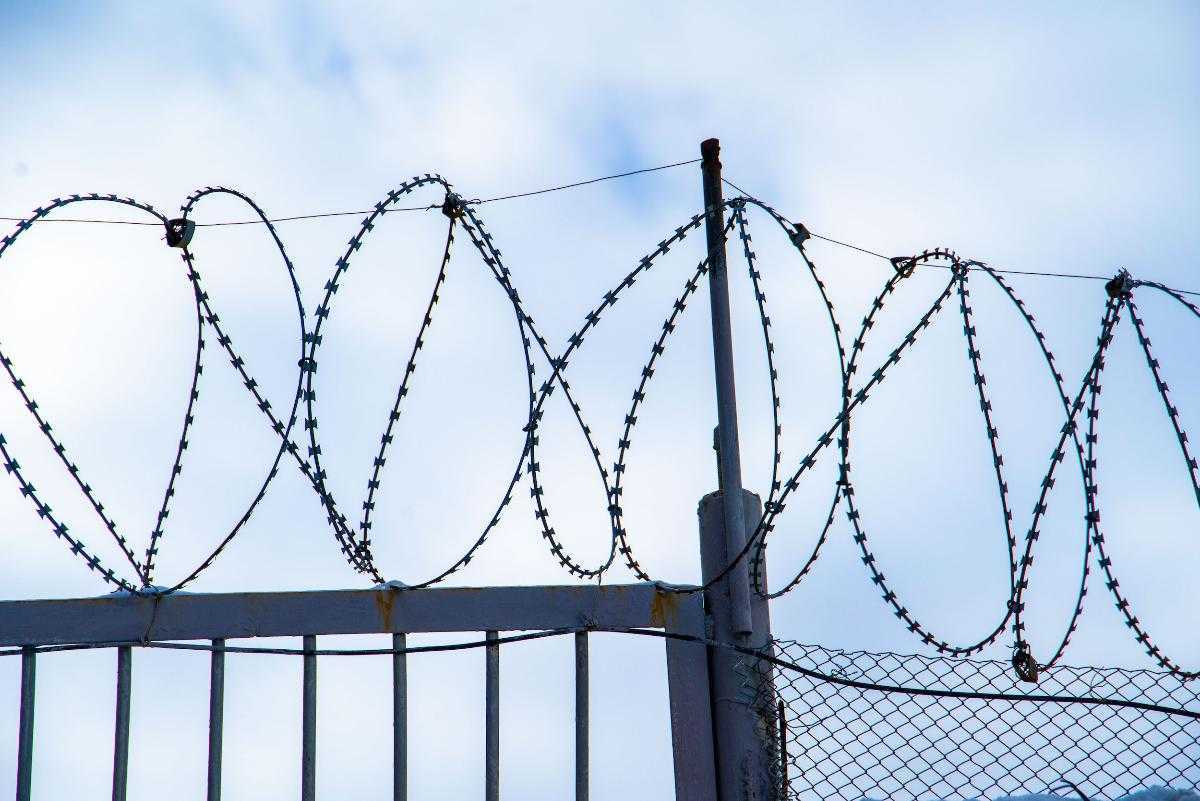В колонию на 7,5 лет отправили челябинца за попытку убийства знакомой