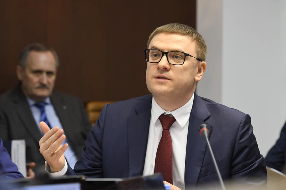  Алексей Текслер предложил точечную поддержку дефицитных регионов на финансовом форуме в Москве