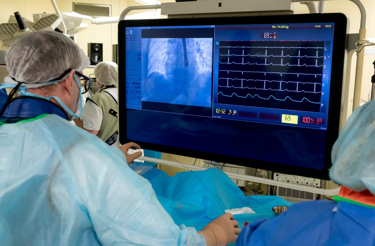 Семерым пациентам челябинского кардиоцентра установили «ловец тромбов»