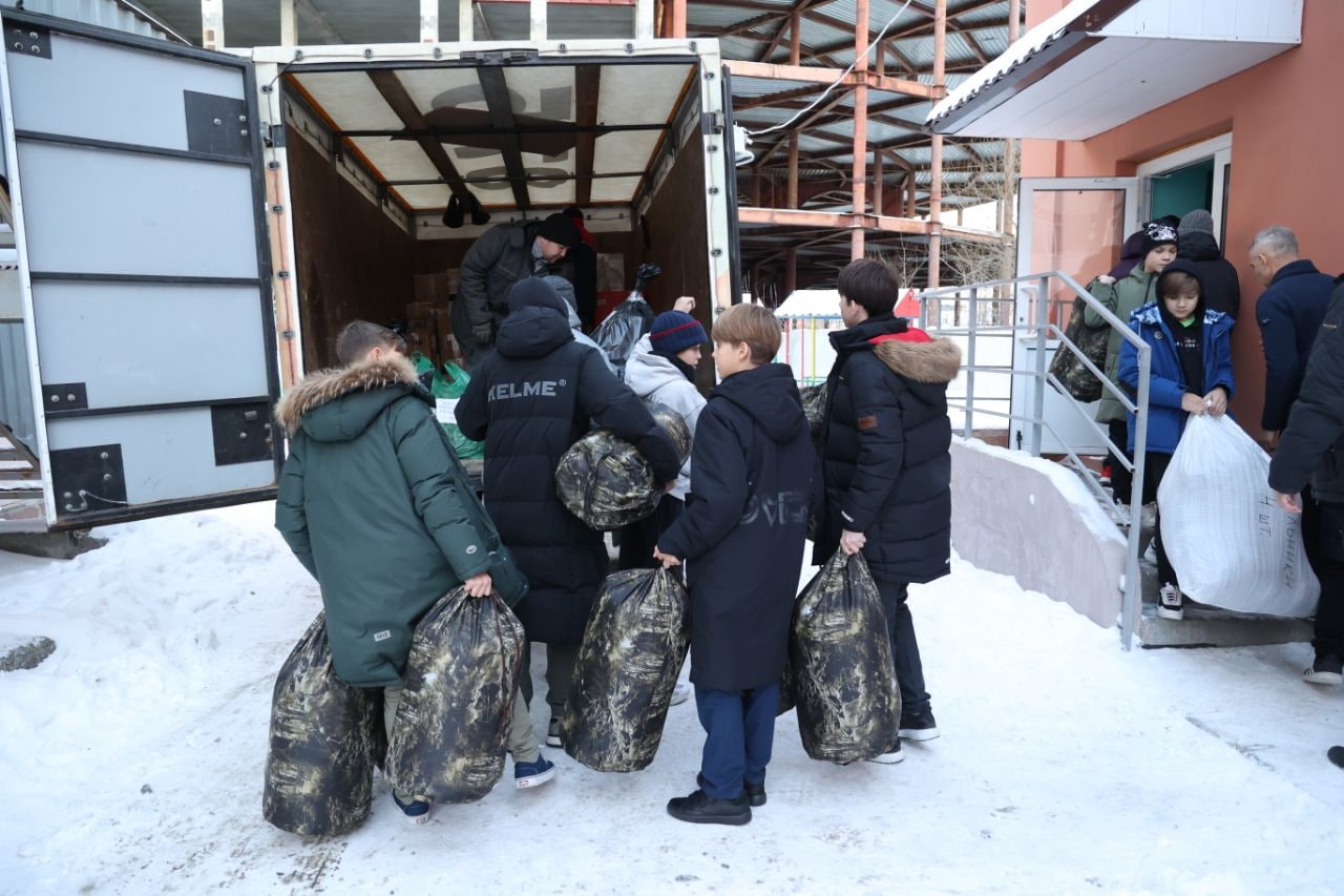 Челябинские гимназисты собрали гуманитарный груз для участников СВО