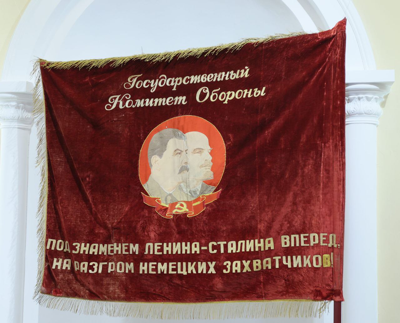 Историческому музею Южного Урала передали в дар уникальное знамя