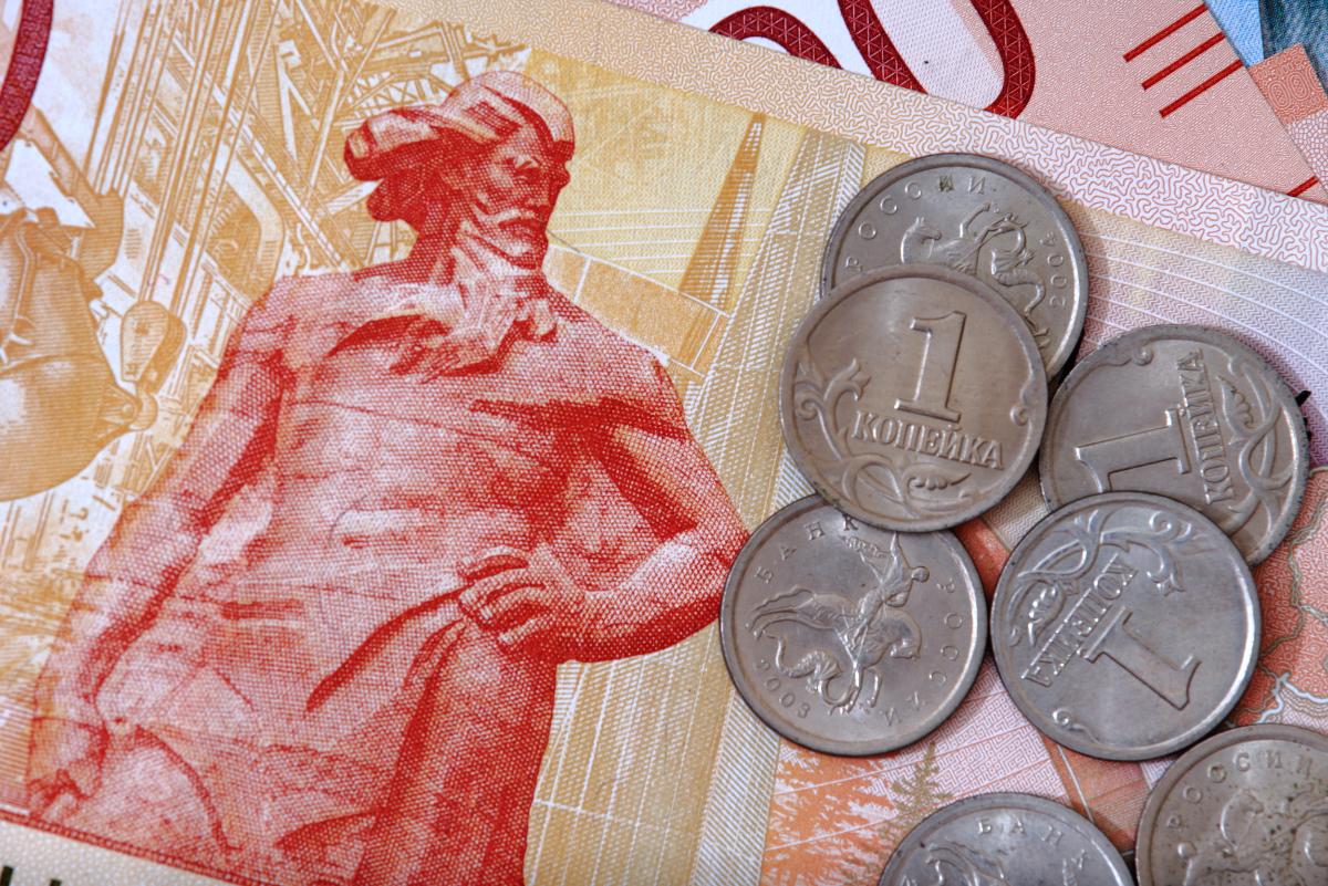 Южноуральцам зарплаты хватает на все нужды, но с оговорками