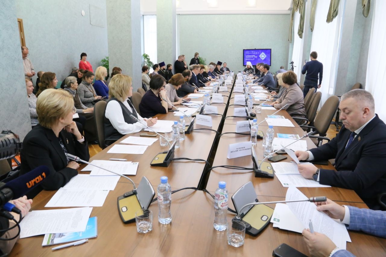 В Челябинске предложили вводить цензуру для сохранения семьи