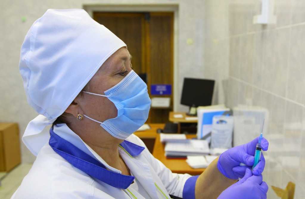 Вакцинация позволила южноуральцам избежать ковидно-гриппозной инфекции